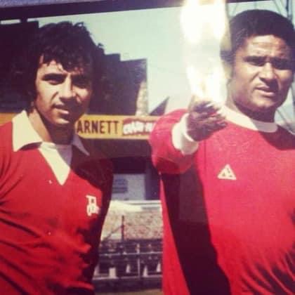 https://commons.wikimedia.org/wiki/File:Frank_%27Jingle%27s_Pereira_and_Eus%C3%A9bio_da_Silva_Ferreira.jpg