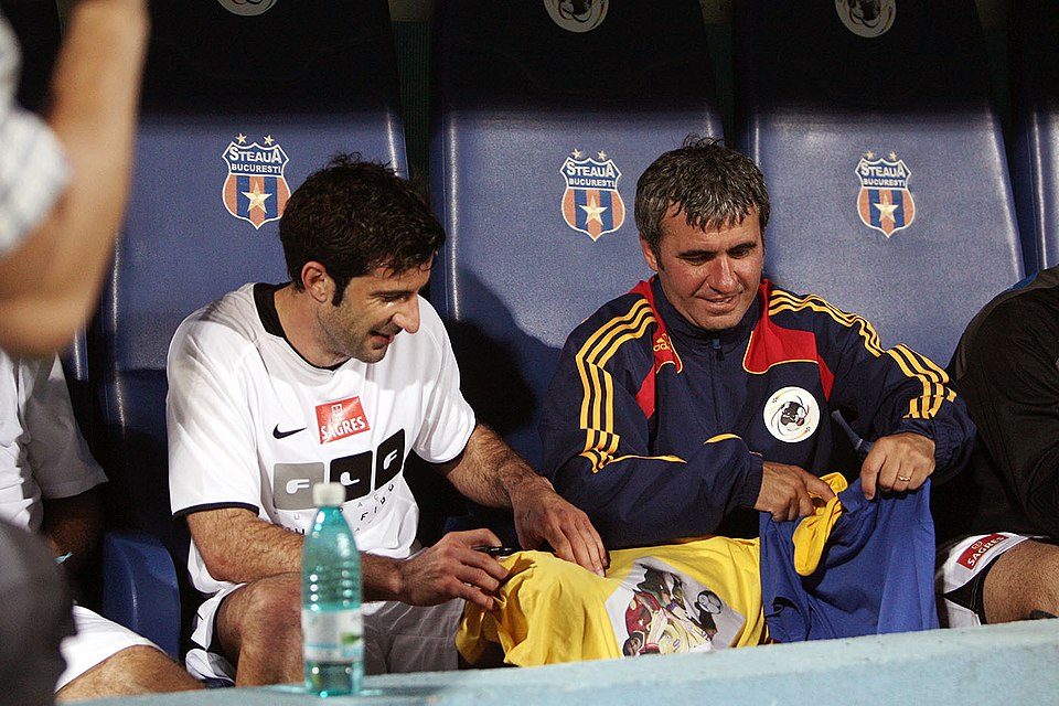 https://upload.wikimedia.org/wikipedia/commons/thumb/d/db/Hagi_and_Luis_Figo.jpg/960px-Hagi_and_Luis_Figo.jpg