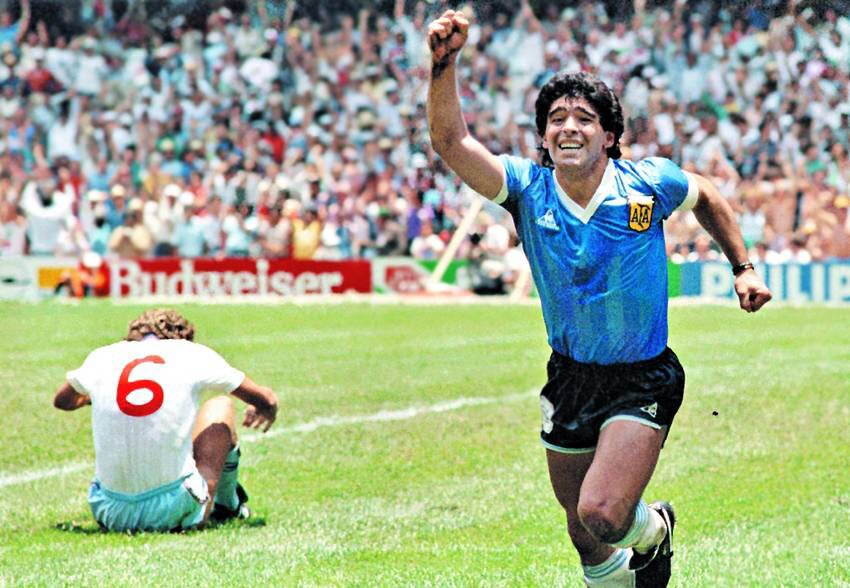 https://upload.wikimedia.org/wikipedia/commons/thumb/6/67/Maradona_vs_england.jpg/850px-Maradona_vs_england.jpg
