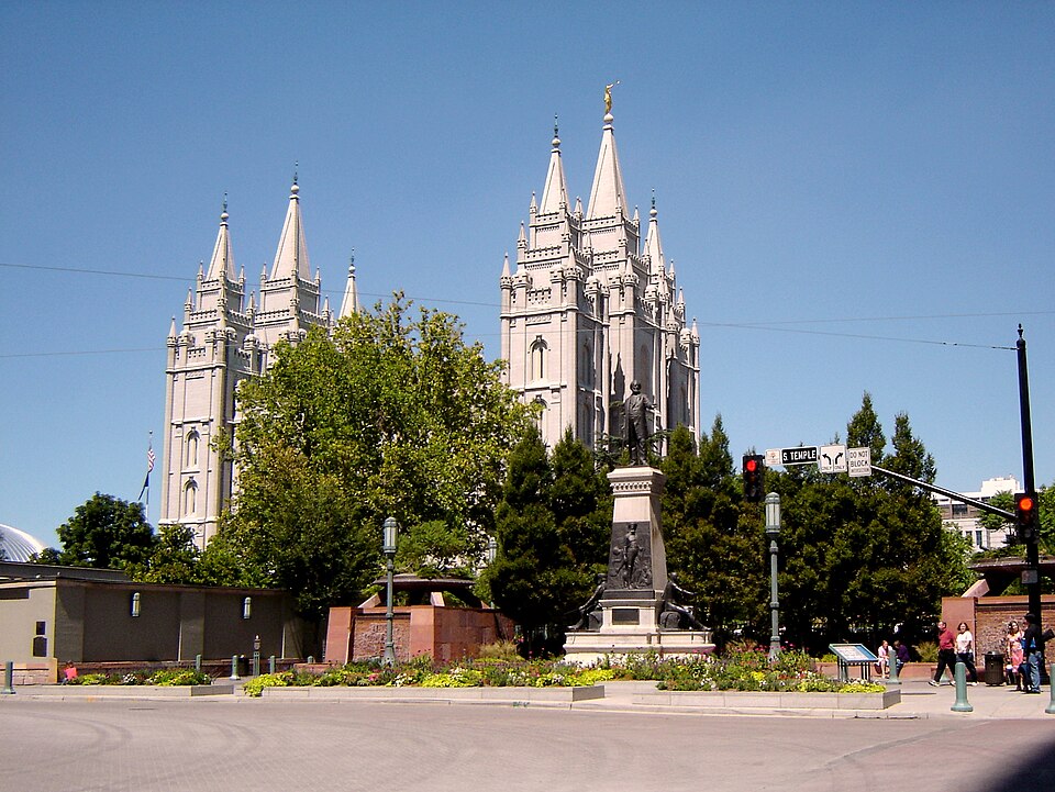 Mormon Temple. Chanilim714, CC BY-SA 3.0 , via Wikimedia Commons