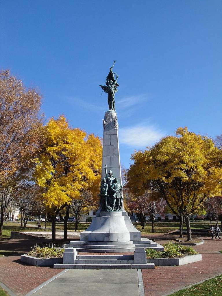 https://upload.wikimedia.org/wikipedia/commons/4/47/Victory_Park%2C_Manchester%2C_New_Hampshire.jpg