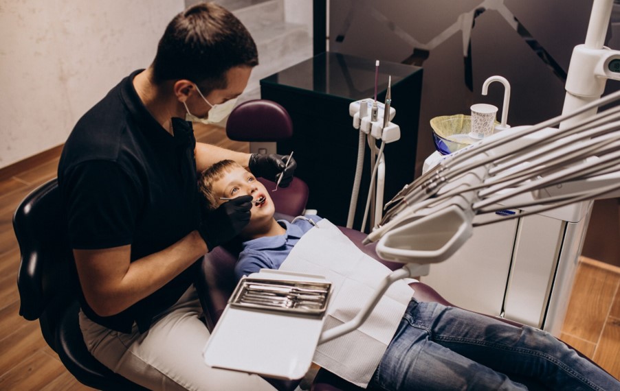 Worsening sensitivity to hot and cold - a sign to see a dentist